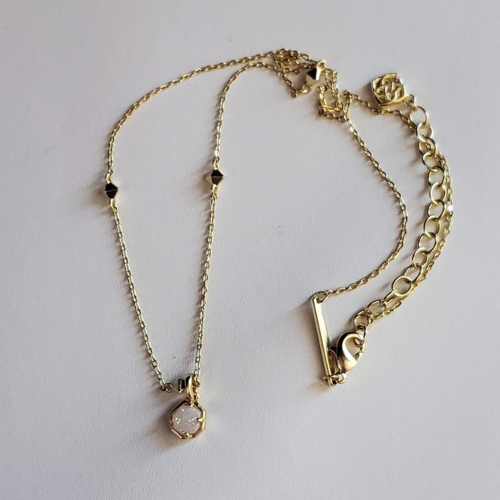 Kendra Scott Nola Gold Short Pendant Necklace in White Drusy Iridescent Sparkle - Picture 4 of 8